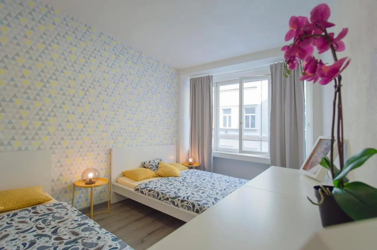 Apartment U Pujcovny 6 براغ